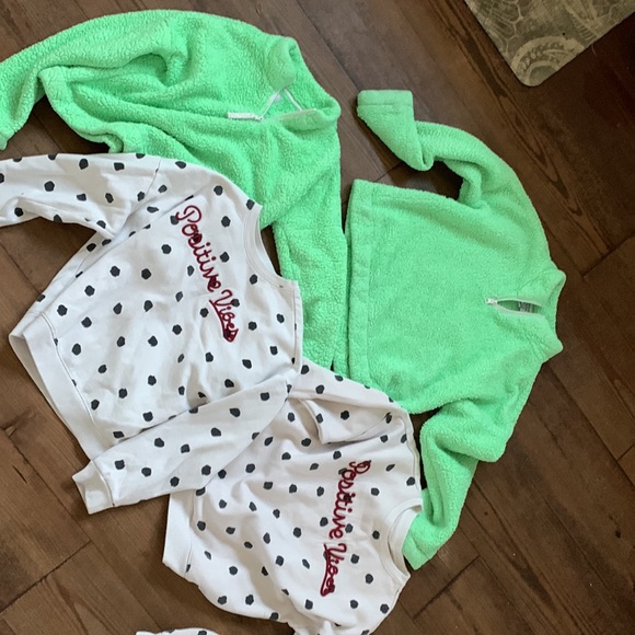 4 sweatshirts girls large and xl Pre owned - Picture 2 of 10